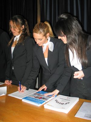 Azafatas+Azafatos+Zaragoza+Congresos+Azafatasdecongresos+Auditoriodezaragoza (2)
