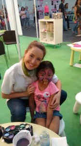 Azafatas y azafatos con animación infantil para convenciones, congresos, eventos e imagen feria DKV, carrera de la mujer