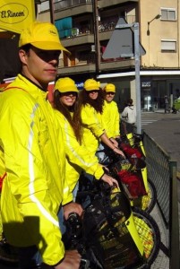 El rincón en bici, Frutos secos el Rincón con los chicos y chicas de Adico agencia de azafatas en Zaragoza